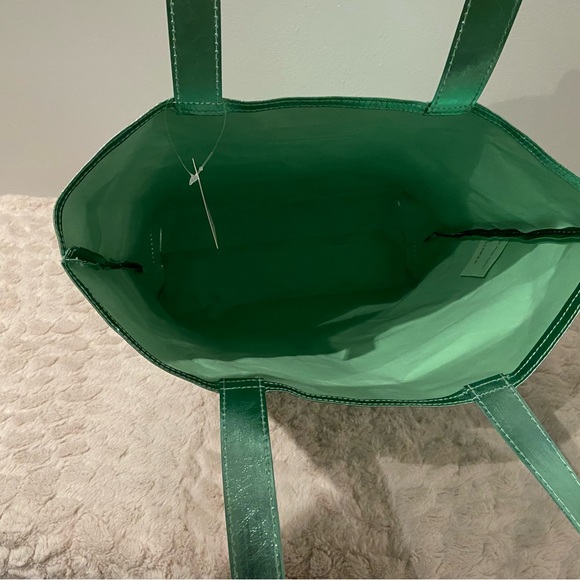 Clinique Metallic Tote Bag - Picture 3 of 6